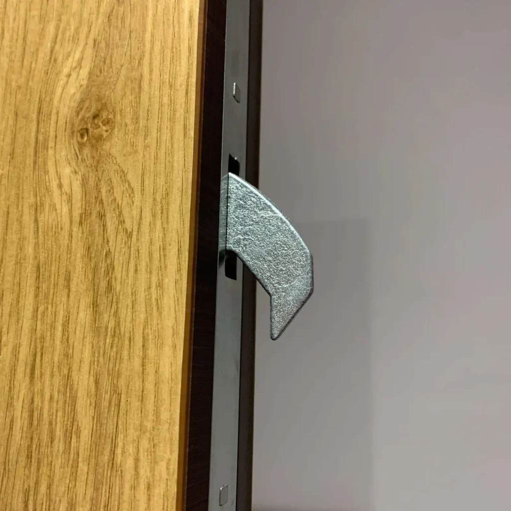 Close up of Rockdoor top hook from the side